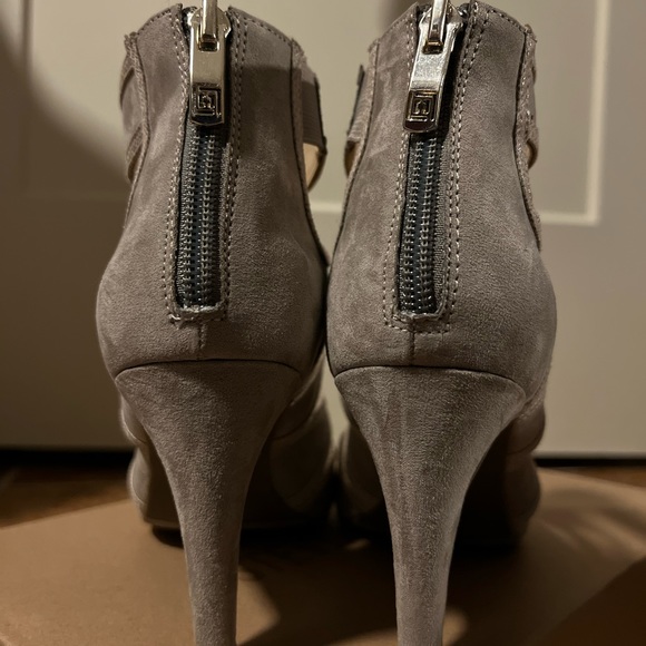 Liz Claiborne Heels - Picture 2 of 4